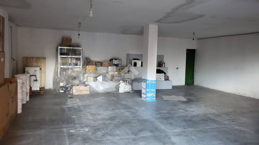 locale commerciale in vendita a Villongo