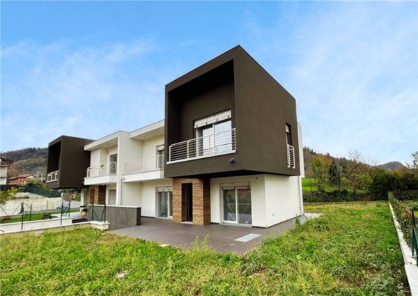casa indipendente in vendita a Villongo