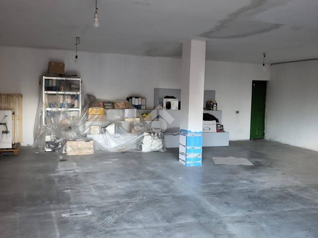 locale di sgombero in vendita a Villongo
