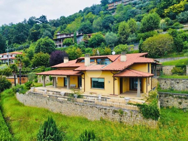 casa indipendente in vendita a Villongo in zona Sant'Alessandro