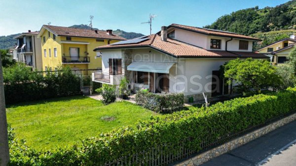 casa indipendente in vendita a Villongo in zona Sant'Alessandro