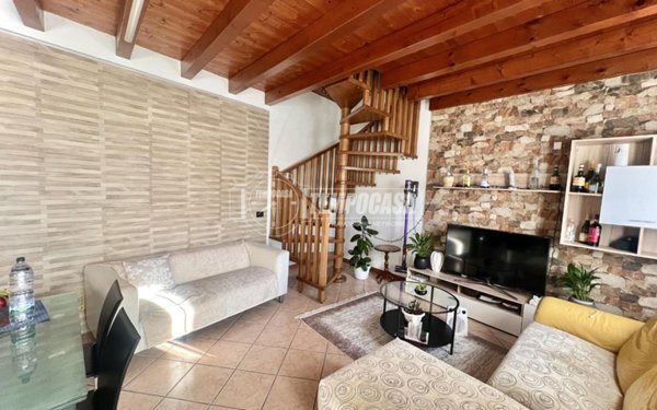 casa indipendente in vendita a Villongo