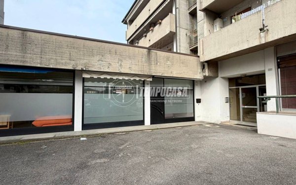 negozio in vendita a Villongo