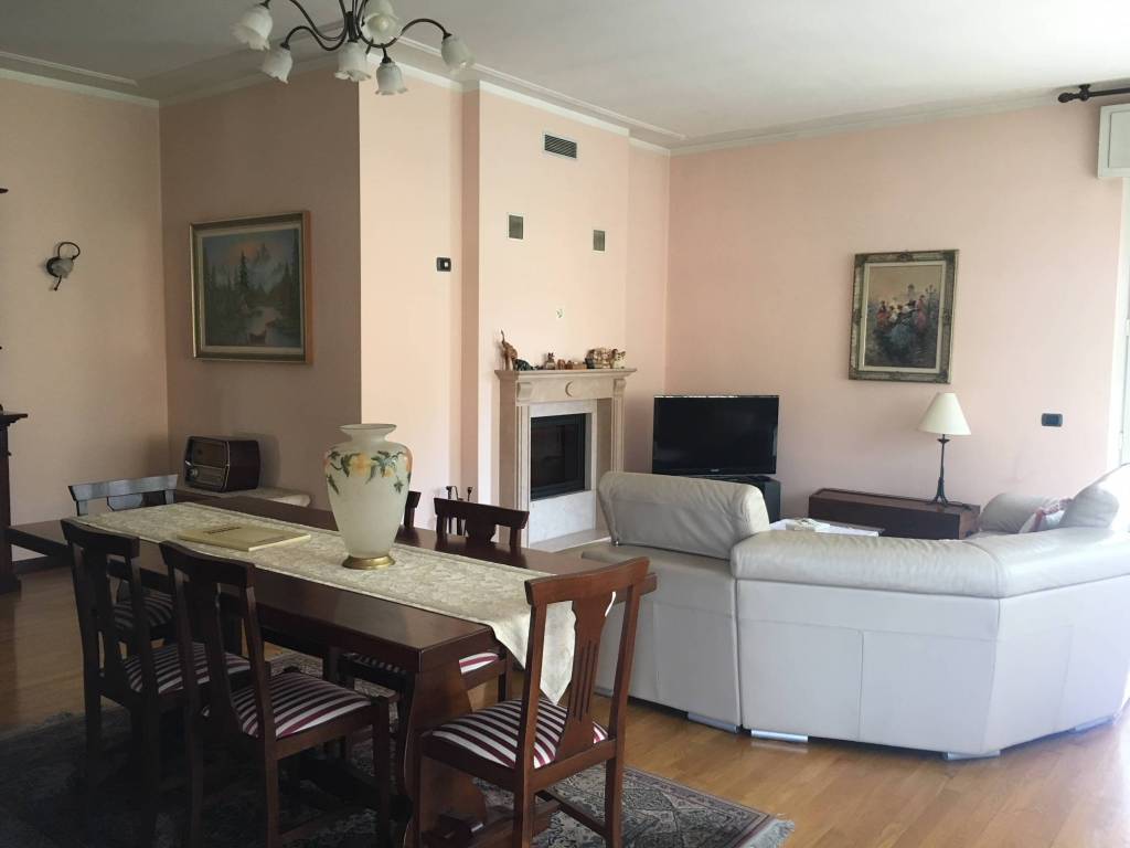 casa indipendente in vendita a Villongo