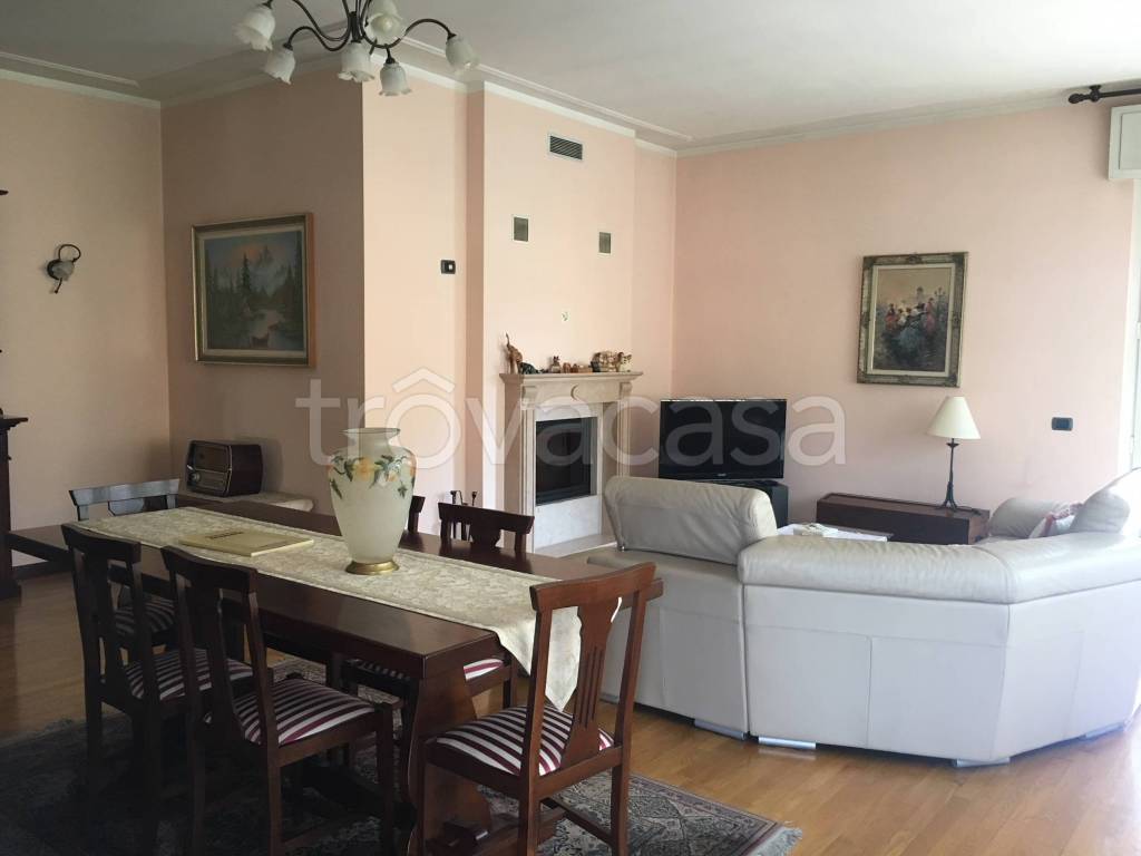 casa indipendente in vendita a Villongo