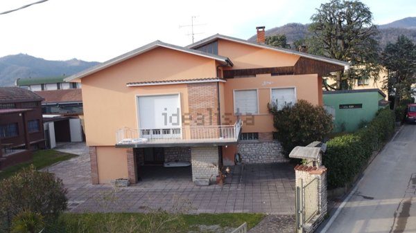 casa indipendente in vendita a Villongo in zona Sant'Alessandro
