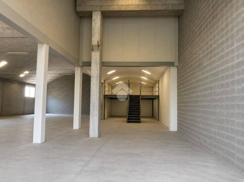 locale commerciale in vendita a Villongo