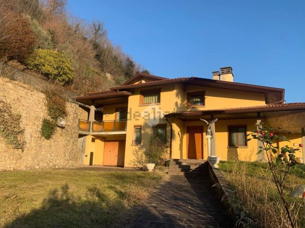 casa indipendente in vendita a Villongo in zona Sant'Alessandro