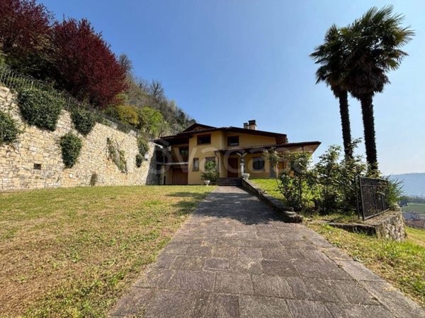 casa indipendente in vendita a Villongo in zona Sant'Alessandro