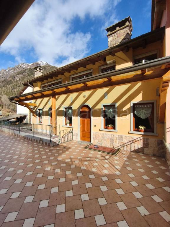 appartamento in vendita a Vilminore di Scalve in zona Bueggio