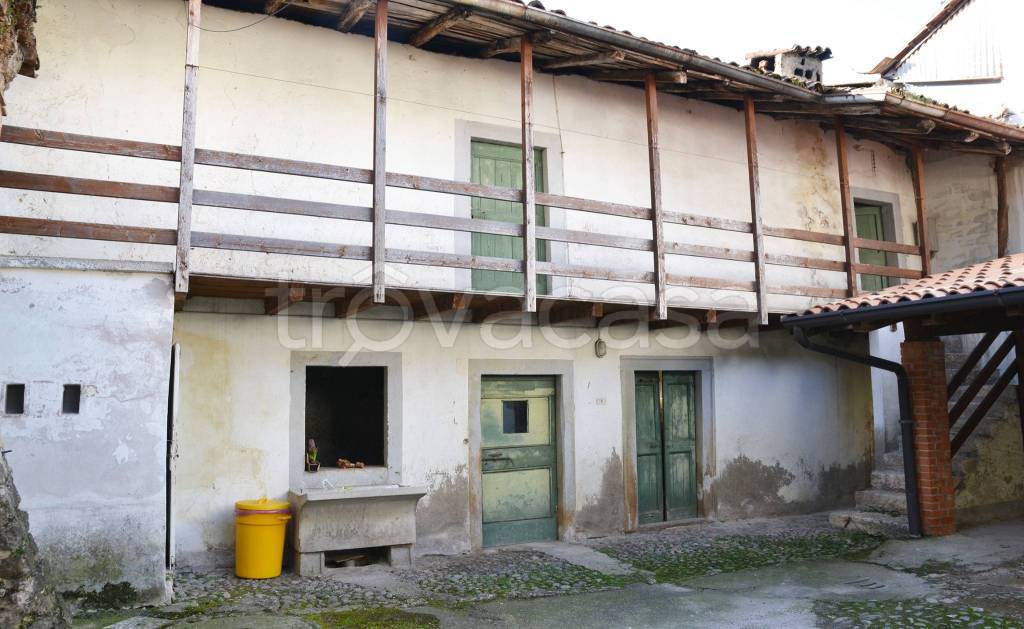 casa indipendente in vendita a Zandobbio