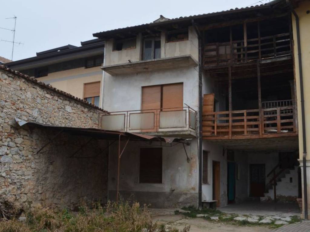 intera palazzina in vendita a Zandobbio
