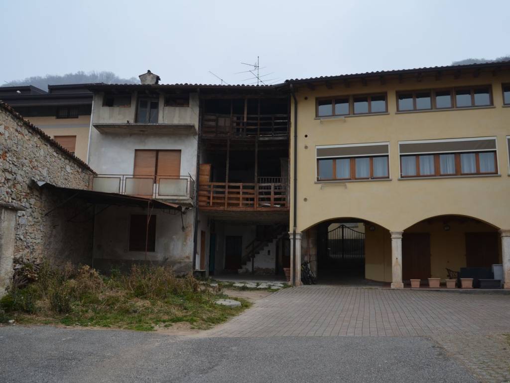 intera palazzina in vendita a Zandobbio