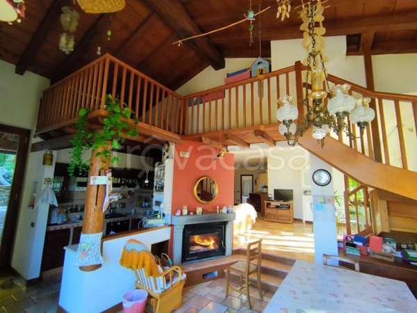 casa indipendente in vendita a Zandobbio in zona Selva