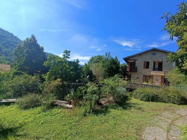 casa indipendente in vendita a Zandobbio in zona Selva