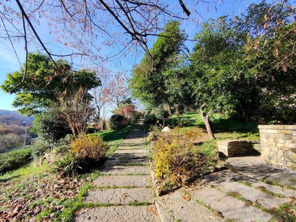 casa indipendente in vendita a Zandobbio in zona Selva