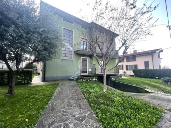 casa indipendente in vendita a Zandobbio