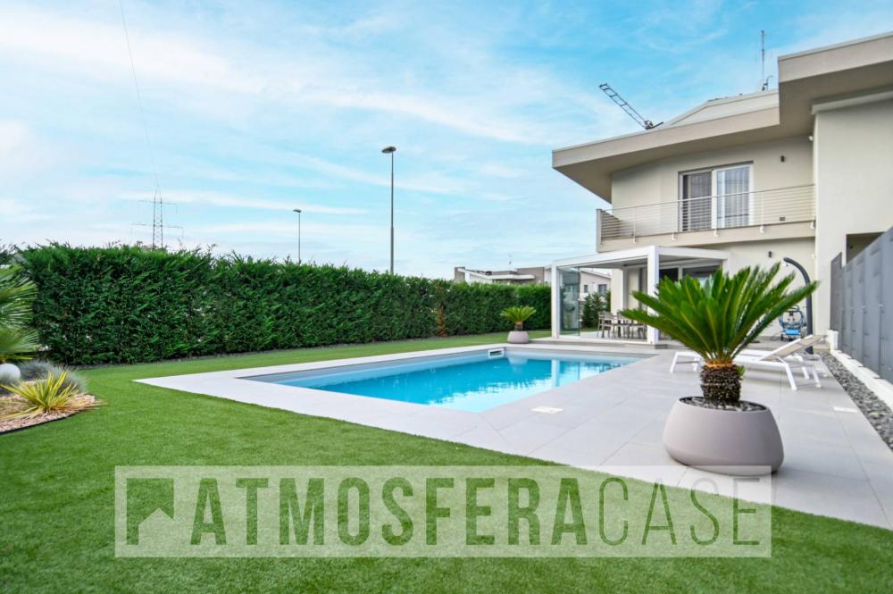 casa indipendente in vendita a Zandobbio