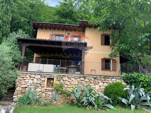 casale in vendita a Zandobbio