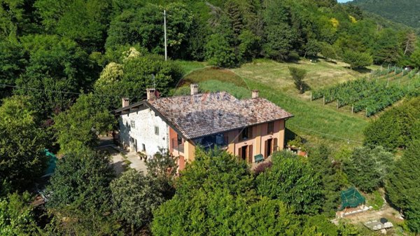 casale in vendita a Zandobbio