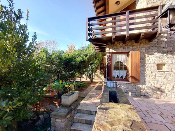 casa indipendente in vendita a Zandobbio in zona Selva