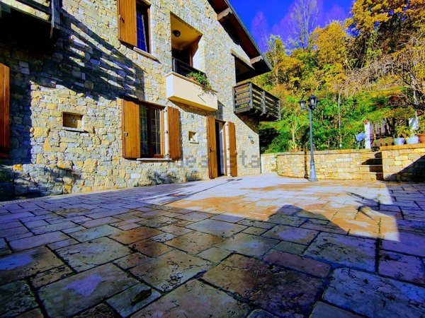 casa indipendente in vendita a Zandobbio in zona Selva