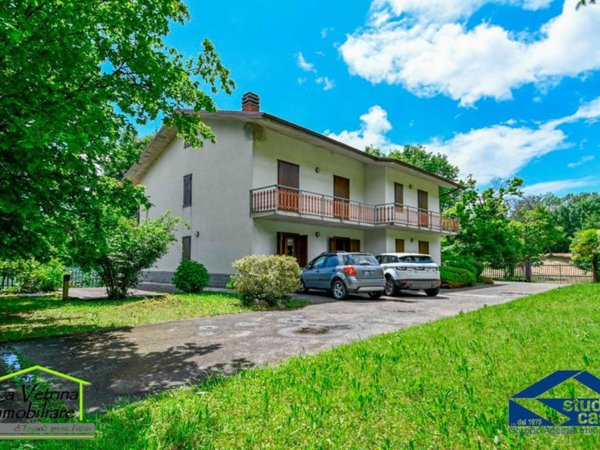casa indipendente in vendita a Zandobbio