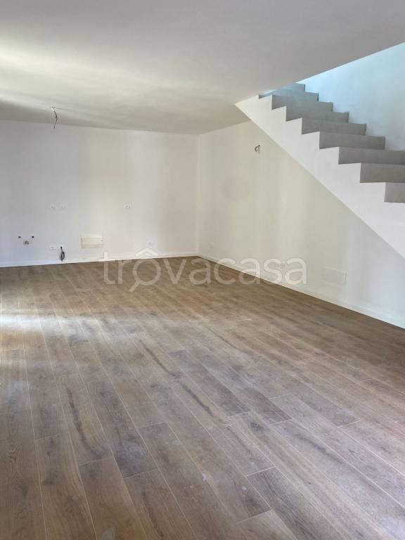 casa indipendente in vendita a Zandobbio