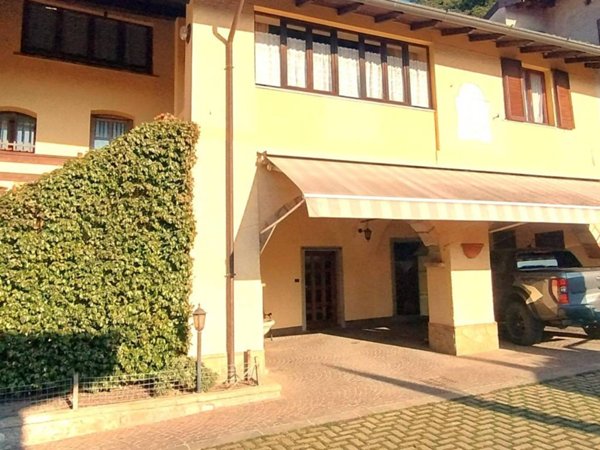 casa indipendente in vendita a Zandobbio