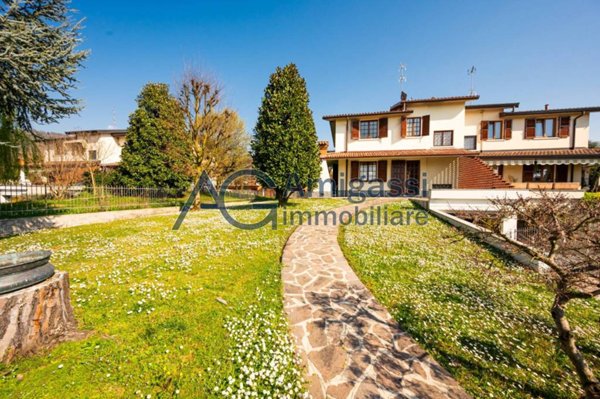 casa indipendente in vendita a Zandobbio