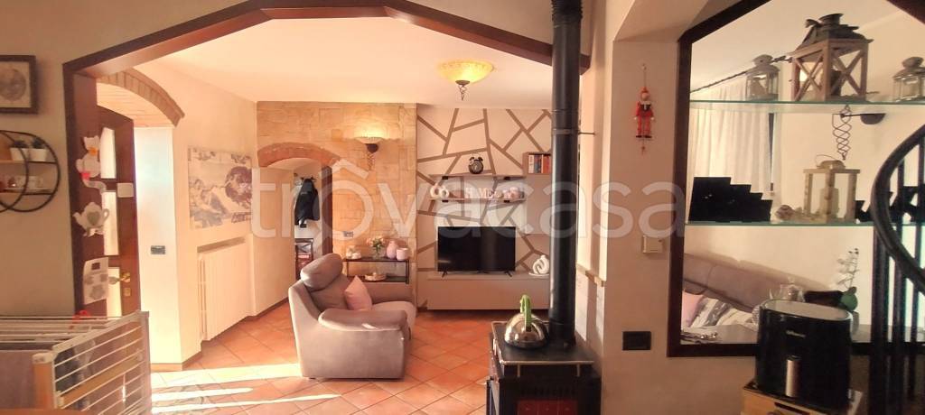 casa indipendente in vendita a Zandobbio