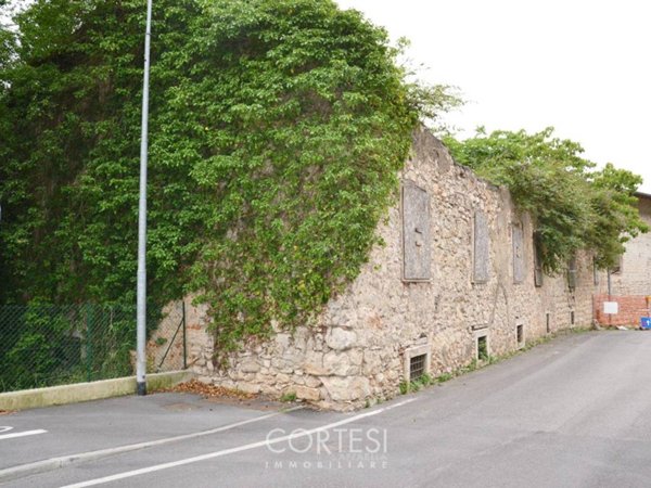 casa indipendente in vendita a Zandobbio