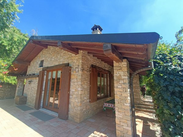 casa indipendente in vendita a Zandobbio in zona Selva