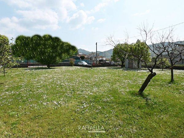 casa indipendente in vendita a Zandobbio