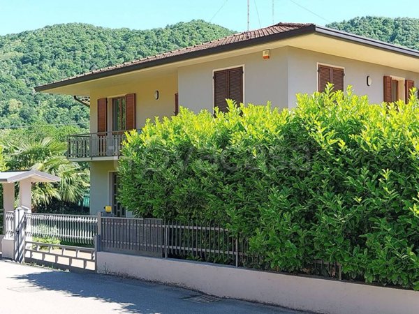 casa indipendente in vendita a Zandobbio in zona Selva