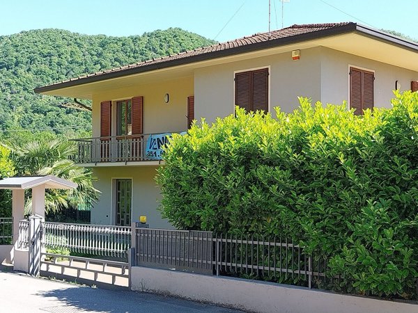 casa indipendente in vendita a Zandobbio in zona Selva