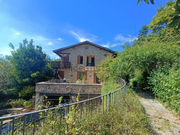 casa indipendente in vendita a Zandobbio in zona Selva