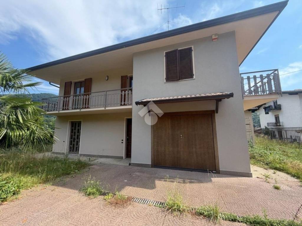 casa indipendente in vendita a Zandobbio in zona Selva