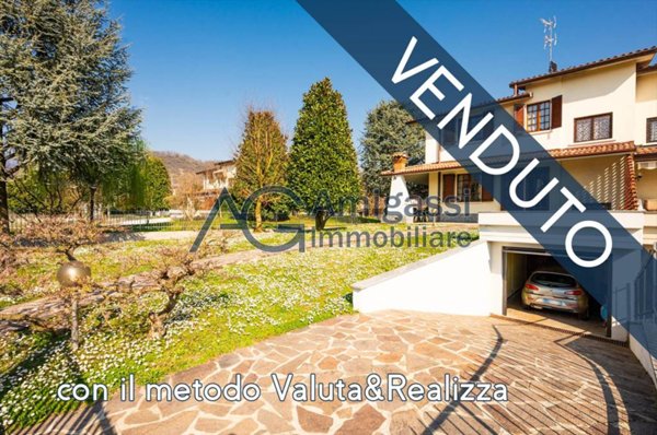 casa indipendente in vendita a Zandobbio
