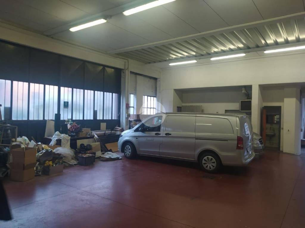 locale commerciale in vendita a Zanica