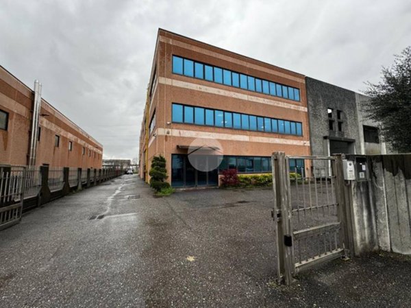 locale commerciale in vendita a Zanica