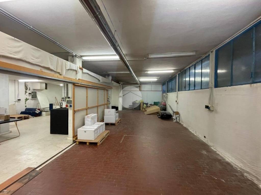 locale commerciale in vendita a Zanica in zona Padergnone