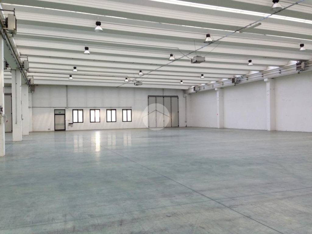 locale commerciale in vendita a Zanica