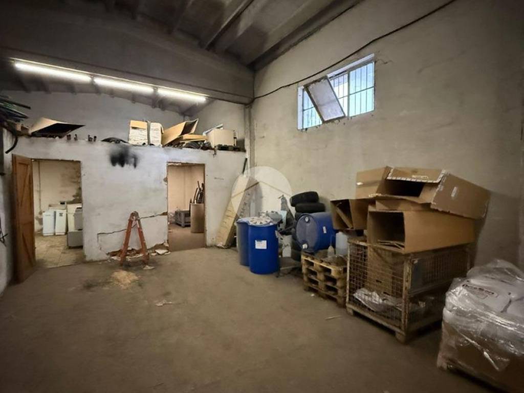 locale commerciale in vendita a Zanica