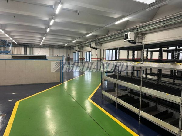 locale commerciale in vendita a Zanica