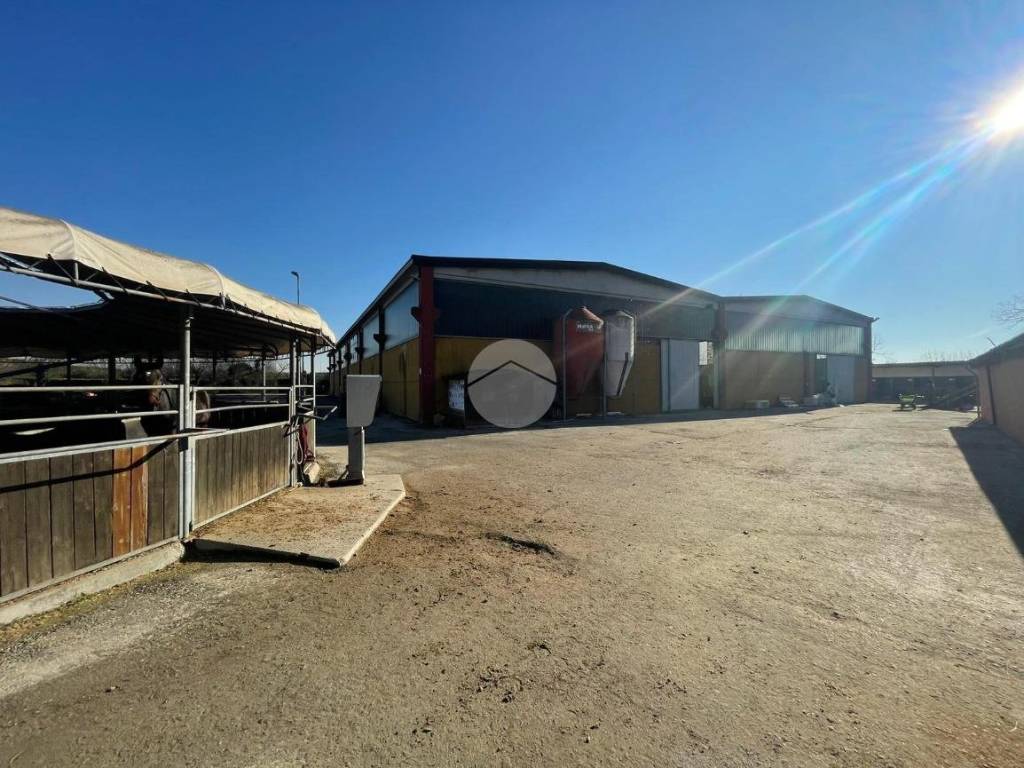 locale commerciale in vendita a Zanica