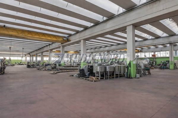 capannone in vendita a Zanica