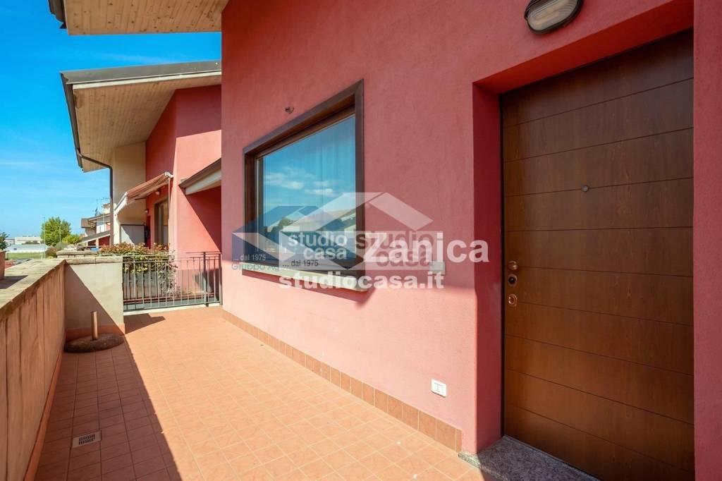 appartamento in vendita a Zanica in zona Padergnone