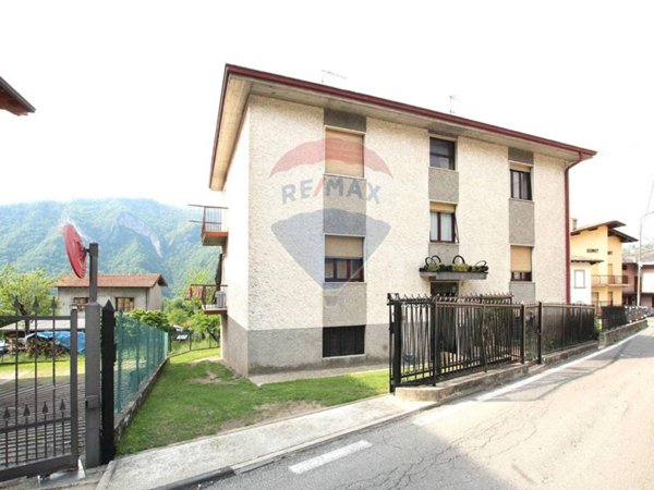 casa indipendente in vendita a Zogno in zona Stabello