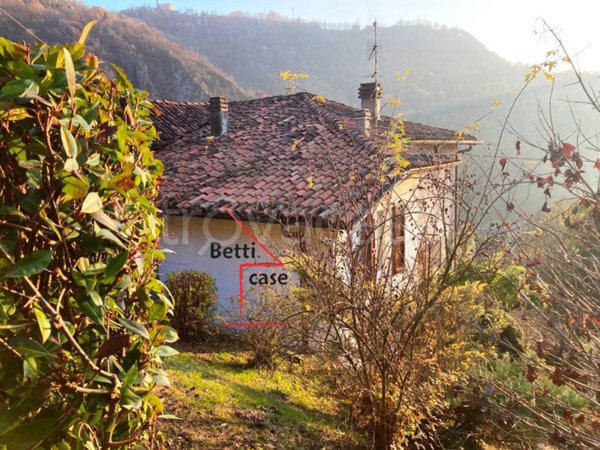 casa indipendente in vendita a Zogno in zona Ambria / Spino al Brembo